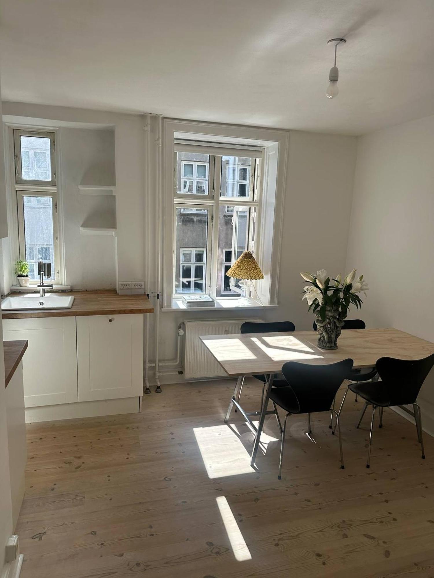 Stylish In Cool Street Apartment *
